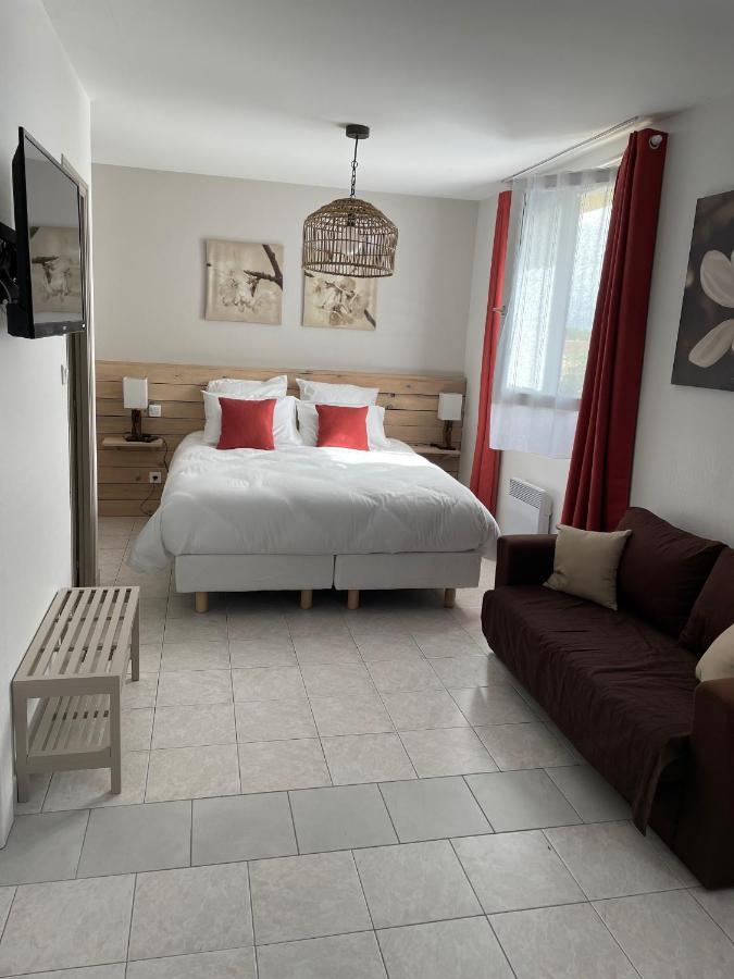 Les Trois Cedres Hotel Saint-Ouen-d'Aunis Стая снимка