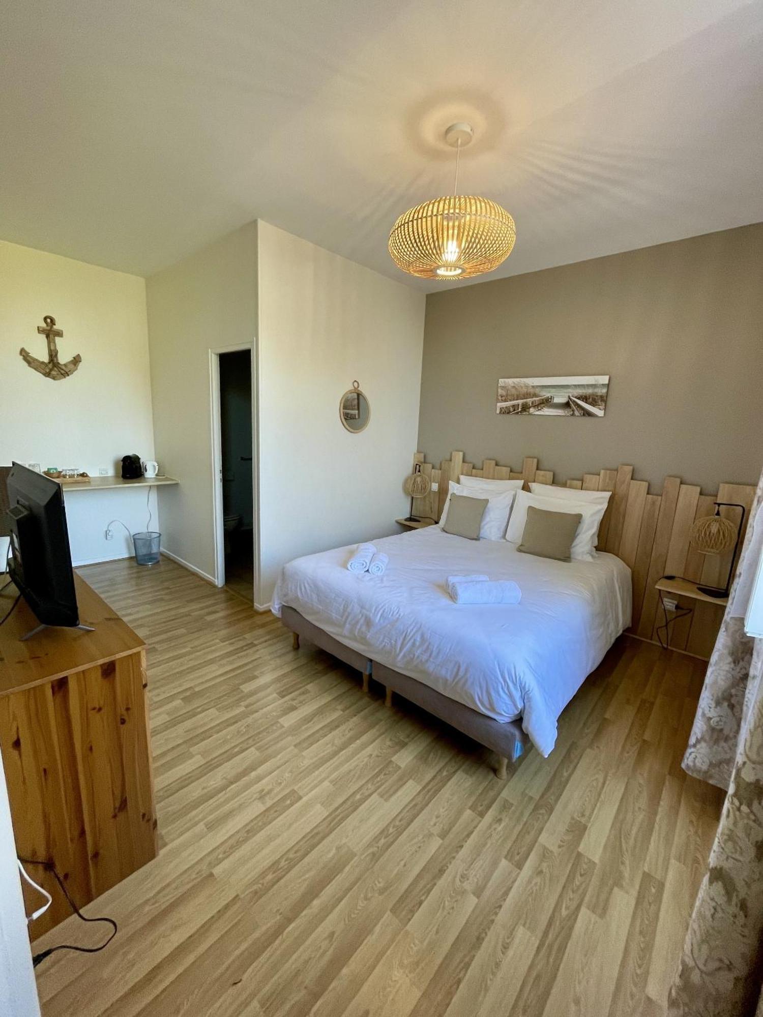 Les Trois Cedres Hotel Saint-Ouen-d'Aunis Стая снимка