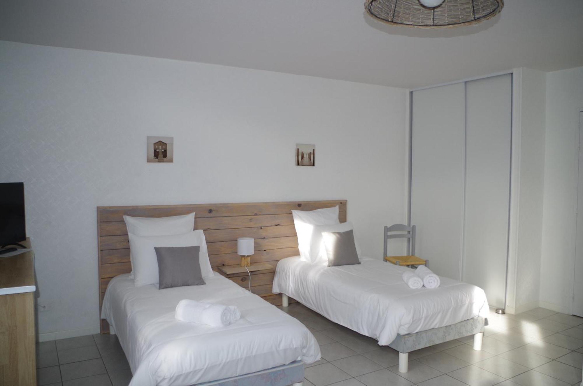 Les Trois Cedres Hotel Saint-Ouen-d'Aunis Стая снимка